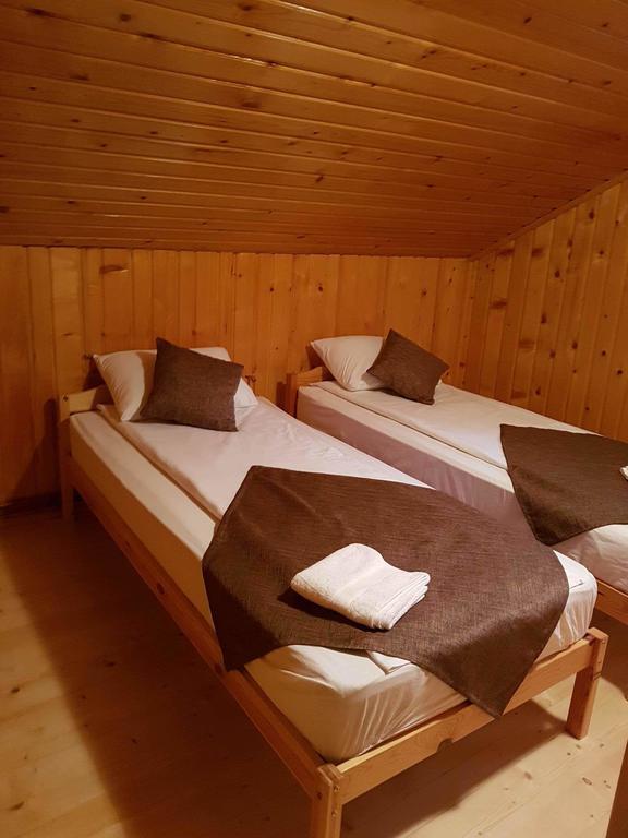 Cabana Sarmis Costesti ภายนอก รูปภาพ