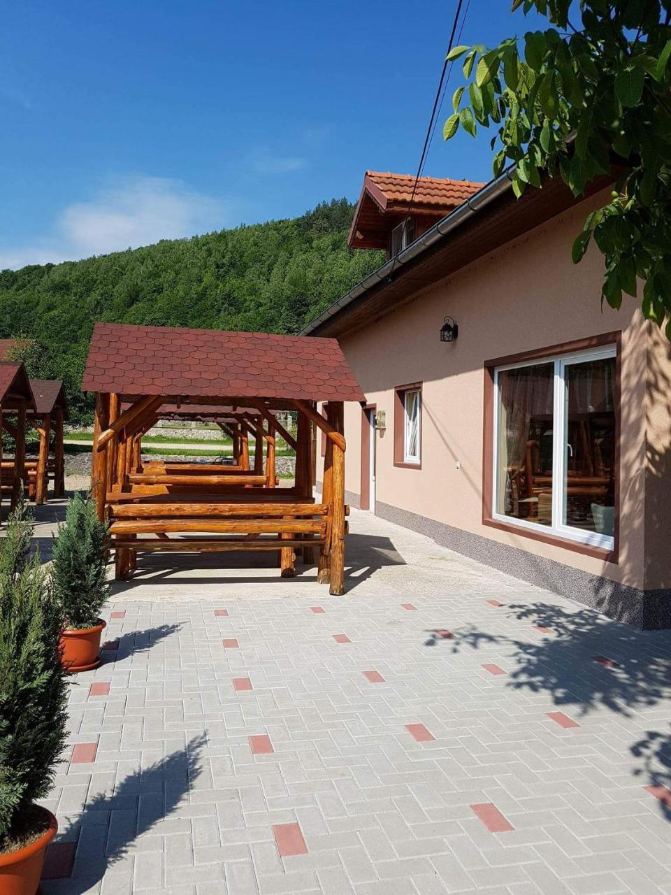 Cabana Sarmis Costesti ภายนอก รูปภาพ